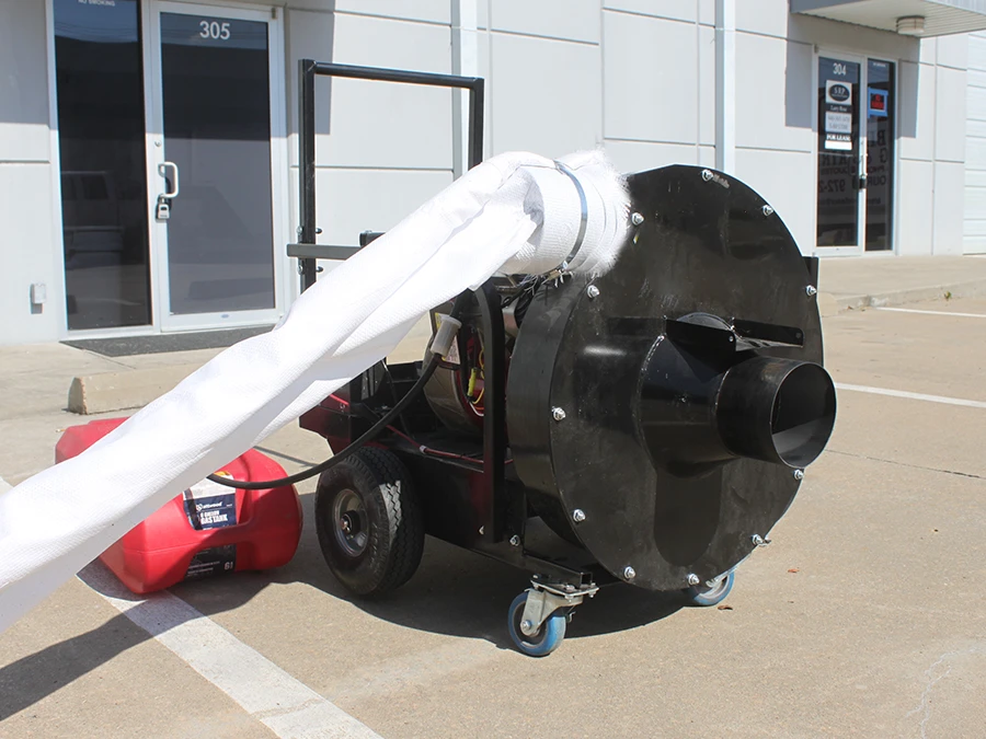 Connecting insulation vacuum bag to hose